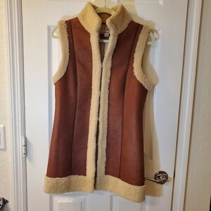 Vintage UGG Women's Tan and Cream Shearling Vest